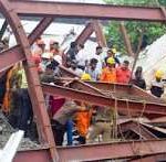 তারাতলায় গুদামের ছাদ ধস: নিহতদের পরিবারকে ২ লক্ষ টাকা ক্ষতিপূরণ ঘোষণা প্রধানমন্ত্রীর