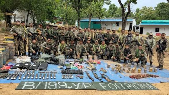 ছত্তীসগঢ়ে বড় নকশাল চক্রান্ত ভেস্তে দিল সিআরপিএফ, উদ্ধার বিপুল অস্ত্র ও বিস্ফোরক