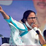 মমতার ধর্না ‘সাংবিধানিক অধিকার’, বলল কংগ্রেস; বিজেপির দাবি, এটি জনরোষেরই প্রতিফলন