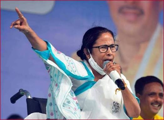 মমতার ধর্না ‘সাংবিধানিক অধিকার’, বলল কংগ্রেস; বিজেপির দাবি, এটি জনরোষেরই প্রতিফলন