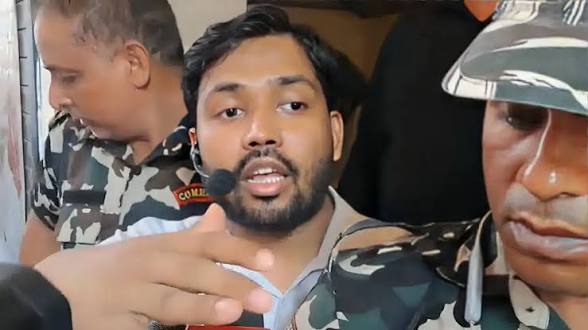 খান স্যারের বিরুদ্ধে এফআইআর: ‘কোচিং মাফিয়া’র বিরুদ্ধে কড়া পদক্ষেপের দাবি এনডিএর, শিক্ষাবিদকে নিশানা করার অভিযোগ বিরোধীদের