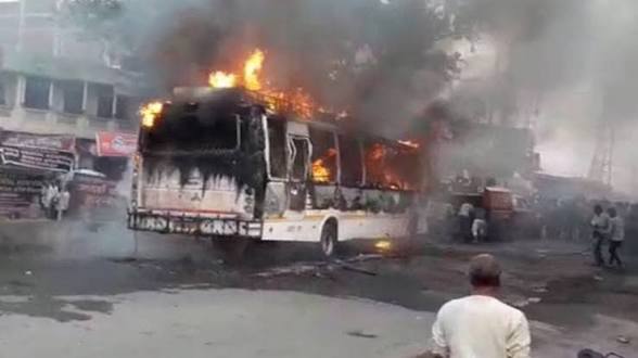 বিহারের নালন্দায় বাসে বিদ্যুৎস্পৃষ্ট হয়ে দম্পতির মৃত্যু, দগ্ধ ৮ শ্রমিক