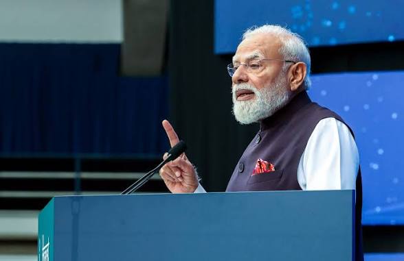প্যারিসে শীর্ষ শিল্পপতিদের সঙ্গে বৈঠকে প্রধানমন্ত্রী মোদি, ভারতের বিনিয়োগ ও উদ্ভাবনের সম্ভাবনা তুলে ধরলেন