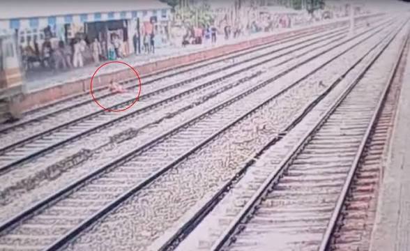 মধ্যপ্রদেশে চাঞ্চল্য: স্ত্রী ও দুই ছেলেকে কুঠার দিয়ে খুনের অভিযোগ, পরে ট্রেনের সামনে ঝাঁপ দিয়ে আত্মঘাতী স্বামী