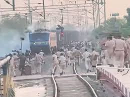 বিহার পুলিশ নিয়োগ পরীক্ষার্থীদের বিক্ষোভে অশান্তি, পরিস্থিতি স্বাভাবিক পাটলিপুত্র রেলস্টেশনে