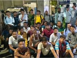 নয়ডায় প্রকাশ্যে মদ্যপানের বিরুদ্ধে অভিযানে ৫০১ জনের বিরুদ্ধে ব্যবস্থা, অভিযান অব্যাহত