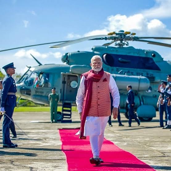ভারতের দীর্ঘতম নির্বাচিত প্রধানমন্ত্রী হওয়ায় মোদিকে অভিনন্দন রবি শাস্ত্রীর