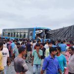উত্তরবঙ্গে ভয়াবহ সড়ক দুর্ঘটনা: দাঁড়িয়ে থাকা ট্রেলারের পিছনে বাসের ধাক্কা, নিহত ৪, আশঙ্কাজনক ১০