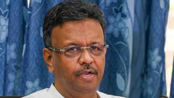 ‘উসকানিমূলক’ মন্তব্যের অভিযোগে ফিরহাদ হাকিমের বিরুদ্ধে থানায় অভিযোগ
