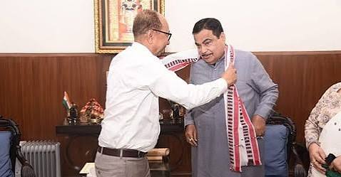 কেন্দ্রীয় সড়ক পরিবহণ মন্ত্রীর সঙ্গে বৈঠকে মণিপুরের মুখ্যমন্ত্রী, জাতীয় সড়ক প্রকল্পে দ্রুত অনুমোদনের আর্জি