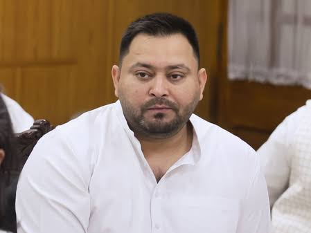বেকারত্ব, মূল্যবৃদ্ধি ও দুর্নীতি নিয়ে বিহার সরকারের বিরুদ্ধে তোপ তেজস্বী যাদবের