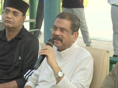 ভোপালে ক্রীড়াবিদদের সঙ্গে মতবিনিময়, শিক্ষা উদ্যোগ পর্যালোচনা করলেন ধর্মেন্দ্র প্রধান