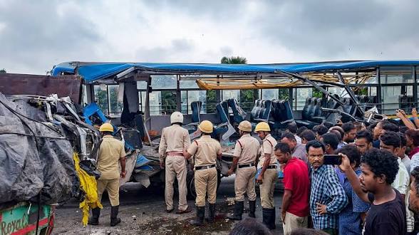 আরামবাগে খাদে উল্টে পড়ল যাত্রীবোঝাই বাস, মৃত্যু ২ মহিলার; আহত অন্তত ৩০
