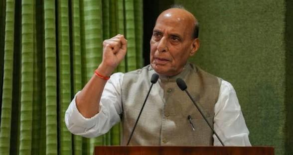 পাকিস্তানে ‘সিন্ধু নদের জল যাবে না’ মন্তব্যে রাজনাথকে ঘিরে বিরোধীদের প্রশ্ন