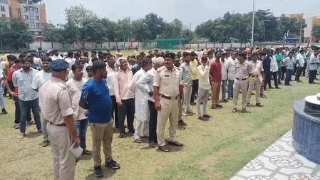 ধানবাদে ৭০০ দাগি অপরাধীকে হাজির করিয়ে অপরাধ ছাড়ার শপথ করাল পুলিশ