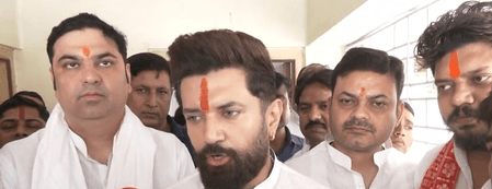 রক্ষকই যদি ভক্ষক হয়ে ওঠেন, তা মেনে নেওয়া যায় না’: ভরত তিওয়ারির পরিবারের পাশে চিরাগ পাসওয়ান