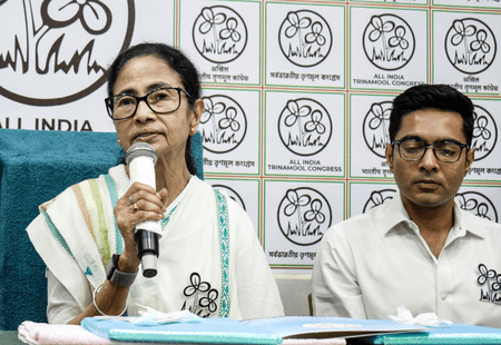 আদালত অবমাননার মামলায় মমতা ও অভিষেককে হলফনামা জমার নির্দেশ কলকাতা হাইকোর্টের