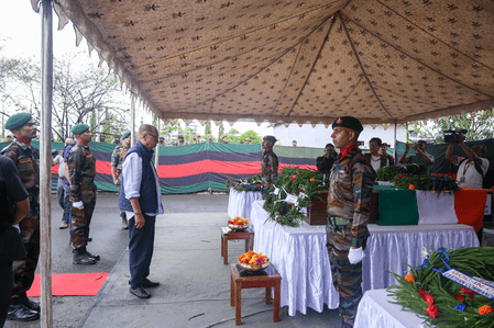 মণিপুরে শহিদ অসম রাইফেলসের দুই জওয়ানকে শেষ শ্রদ্ধা রাজ্যপাল ও মুখ্যমন্ত্রীর, হামলাকারীদের খোঁজে তৃতীয় দিনেও তল্লাশি অভিযান