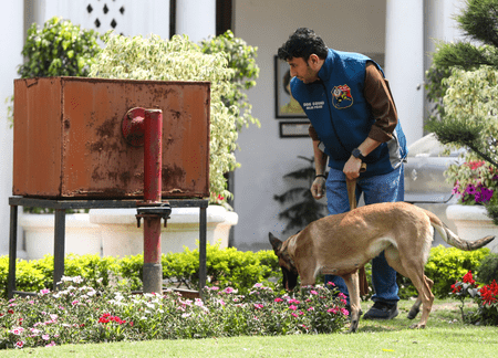 নয়ডার জেলাশাসকের দফতর উড়িয়ে দেওয়ার হুমকি ই-মেলে, সতর্ক পুলিশ প্রশাসন
