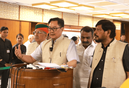 সর্বদলীয় বৈঠক থেকে বিরোধীদের ওয়াকআউট নিয়ে কটাক্ষ এনসিপিআই-এর, ২০ সাংসদের একীভূত হওয়ার নোটিস; সিদ্ধান্তের পক্ষে রিজিজু