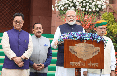 বর্ষাকালীন অধিবেশন শুরু: অভিজ্ঞ সাংসদদের জ্ঞান দেশের প্রয়োজন, গঠনমূলক আলোচনার আহ্বান প্রধানমন্ত্রীর