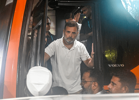 নিট কাণ্ডে ন্যায়ের দাবিতে গান্ধী স্মৃতিতে রাহুল, বিরোধীদের প্রতীকী প্রতিবাদ