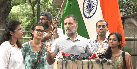 ছাত্রদের তিন দাবি নিয়ে কোনও আপস নয়, গ্রেফতার বা হুমকিতেও আন্দোলন থেকে সরব না: রাহুল গান্ধী