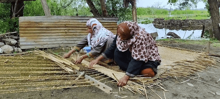 কাশ্মীরের ঐতিহ্যবাহী ‘ভাঘু’ মাদুরের পুনর্জাগরণে কারিগরদের প্রশংসা প্রধানমন্ত্রীর, ‘ভোকাল ফর লোকাল’-এর বার্তা
