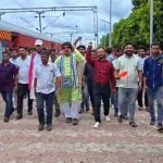রেল ব্রিজ নির্মাণের দাবিতে তেলিয়ামুড়ায় রেল অবরোধে থমকে ট্রেন চলাচল, স্টেশনে কংগ্রেসের বিক্ষোভ