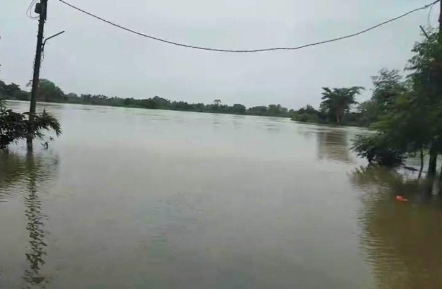 খোয়াইয়ে বন্যা পরিস্থিতির অবনতি, বিপৎসীমার কাছাকাছি নদীর জলস্তর; ত্রাণশিবিরে আশ্রয় নিচ্ছেন বাসিন্দারা