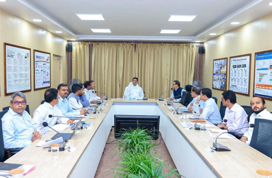বন্যা পরিস্থিতি মোকাবিলায় উচ্চ পর্যায়ের প্রস্তুতি বৈঠকে মুখ্যমন্ত্রী