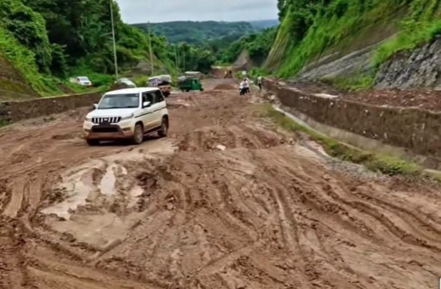 সুবলসিং পাহাড়ে জাতীয় সড়কের বেহাল দশা, ক্ষোভে ফুঁসছেন মানুষ, মুখ্যমন্ত্রীকে চিঠির পরও সমাধান না হওয়ায় ক্ষুব্ধ স্থানীয় বিধায়কও