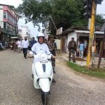 ইলেকট্রিক স্কুটি কিনে পরিবেশ রক্ষার বার্তা দিলেন আগরতলার মেয়র