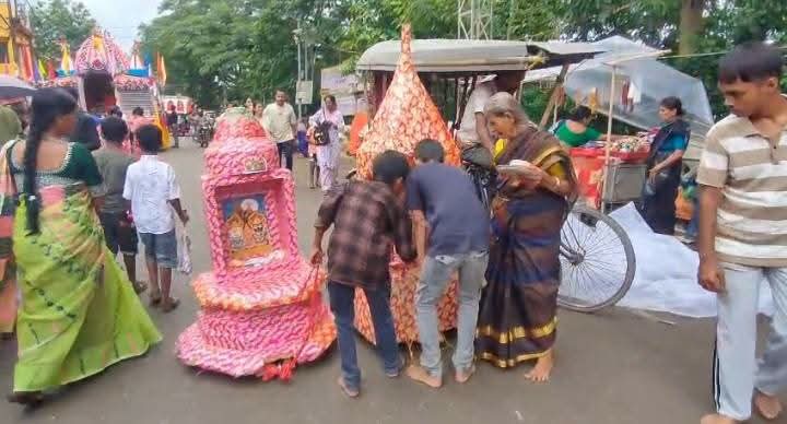 পাড়ায় পাড়ায় ছোট রথে জমে উঠল রাজধানীর রথযাত্রা, উচ্ছ্বাসে মাতল কচিকাঁচারা