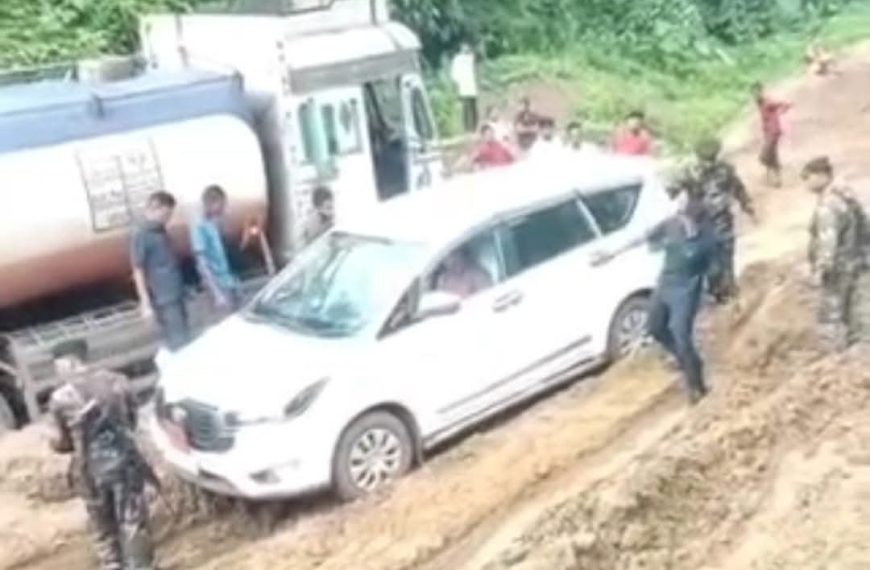 খোয়াই-আগরতলা ভায়া সুবলসিং ২০৮ নম্বর জাতীয় সড়কের বেহাল দশা: কাদায় আটকে মন্ত্রী টিঙ্কু রায়ের গাড়ি, ঘণ্টার পর ঘণ্টা দুর্ভোগে শতাধিক যানবাহন