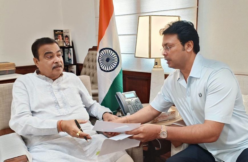 ত্রিপুরার সড়ক উন্নয়নে কেন্দ্রীয় মন্ত্রীর সঙ্গে বৈঠকে বিপ্লব দেব, জাতীয় মহাসড়ক সংস্কার ও রোপওয়ে প্রকল্পে জোর