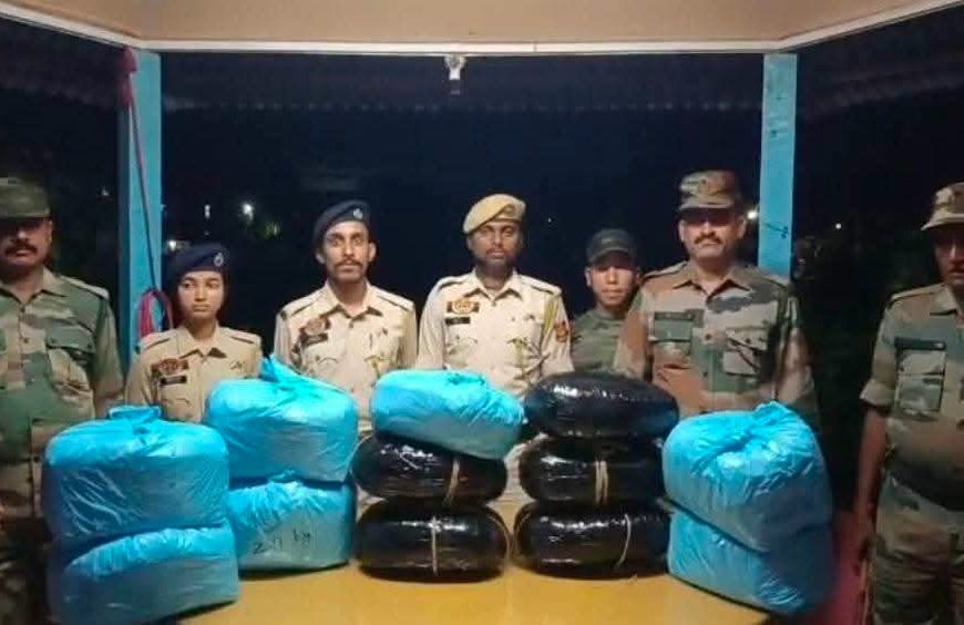 সোনামুড়া সীমান্তে পরিত্যক্ত অবস্থায় উদ্ধার প্রায় ৩০ কেজি গাঁজা, বাজারমূল্য প্রায় ৫.৯০ লক্ষ টাকা