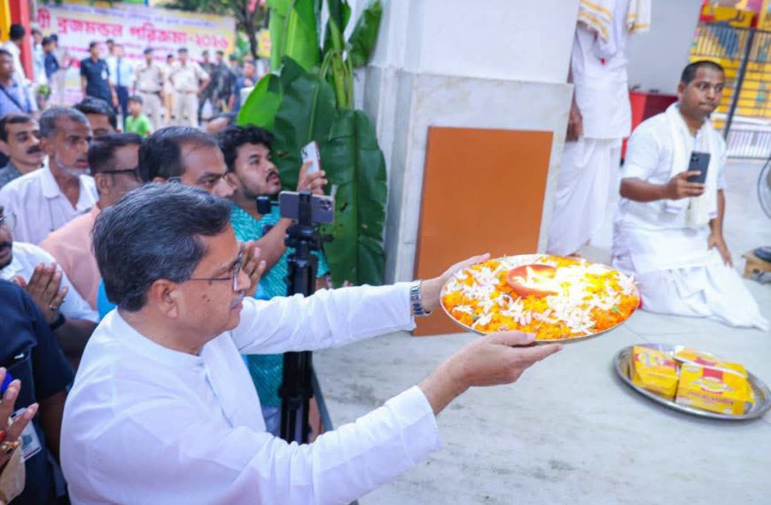 পরোপকারের কাজে নিজেকে নিয়োজিত করতে পারলে মানবতার দৃষ্টান্ত স্থাপন করা যায়: মুখ্যমন্ত্রী