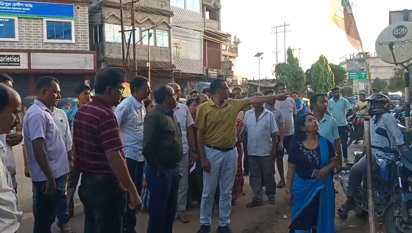 উচ্ছেদে অনড় প্রশাসন, ৬৭ ব্যবসায়ীর সঙ্গে বৈঠক, বিশ্রামগঞ্জ বাজারে জাতীয় সড়কের সরকারি জমি দ্রুত খালি করার নির্দেশ