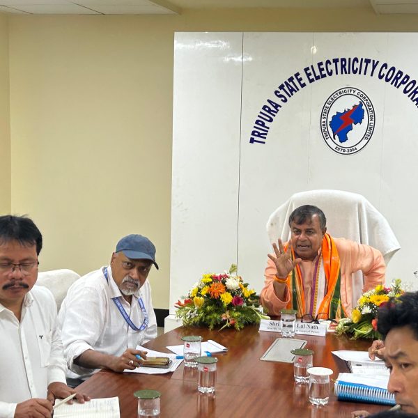 বর্ষায় বিদ্যুৎ পরিষেবার প্রস্তুতি খতিয়ে দেখতে বিদ্যুৎ নিগমে&hellip;