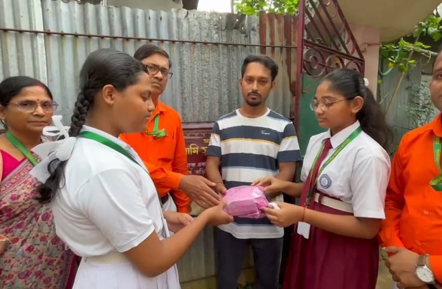 এসএমএ আক্রান্ত মনোশ্রীর পাশে আনন্দ মার্গ স্কুল, চিকিৎসার জন্য ৫০ হাজার টাকার সহায়তা