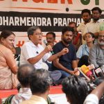 যন্তর-মন্তরে ছাত্র আন্দোলনে সংহতি জ্ঞাপন প্রকাশ রাজ, টমাস আইজ্যাক ও জিতেন্দ্র চৌধুরীর