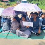 শিক্ষক সংকটের প্রতিবাদে মহারানি ইংলিশ মিডিয়াম হাই স্কুলের ছাত্র-ছাত্রীদের সড়ক অবরোধ, স্তব্ধ কমলপুর-আমবাসা সড়ক