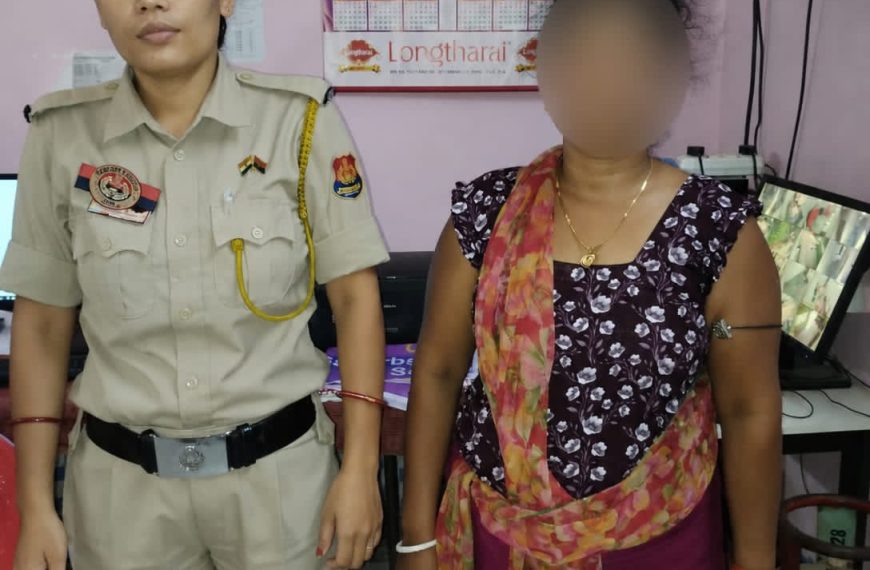 পুলিশের গাড়ি থেকে মদ ছিনতাইকাণ্ডে এক মহিলা আটক