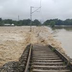 অসমে প্রবল বৃষ্টিতে প্লাবিত সিমালুগুড়ি, রেল চলাচল বন্ধ; একাধিক দূরপাল্লার ট্রেন ঘুরপথে