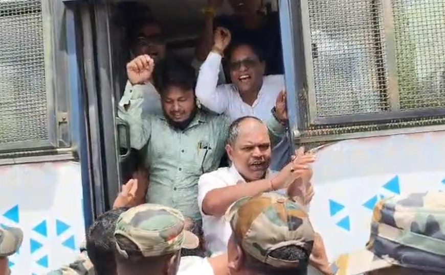 ধর্মনগরে বিকল্প জাতীয় সড়ক সংস্কারের দাবিতে কংগ্রেসের অবরোধ, আটক একাধিক নেতা-কর্মী