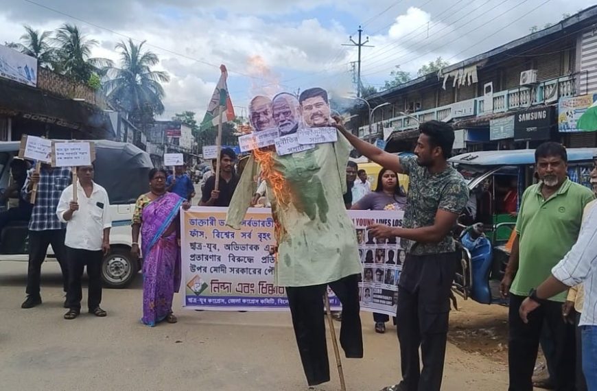 নীট প্রশ্নপত্র ফাঁসের প্রতিবাদে বিলোনিয়ায় কংগ্রেসের বিক্ষোভ, মোদি-অমিত শাহ-ধর্মেন্দ্র প্রধানের কুশপুত্তলিকা দাহ
