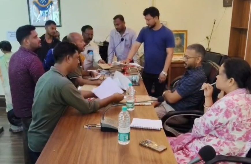 নোটিশ দিয়ে ডেকে ঘণ্টার পর ঘণ্টা অপেক্ষা, বিডিওর বিরুদ্ধে প্রতারণা ও হয়রানির অভিযোগ