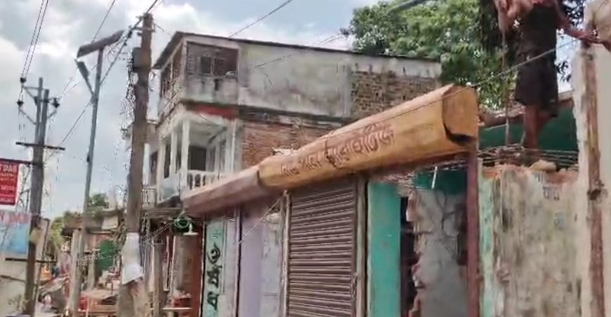 বিশ্রামগঞ্জ বাজারে জাতীয় সড়ক সংলগ্ন অবৈধ দখল উচ্ছেদে প্রশাসনের কড়া পদক্ষেপ, ৫ দিনের সময়সীমা, নোটিশ পেলেন ৬৭ ব্যবসায়ী