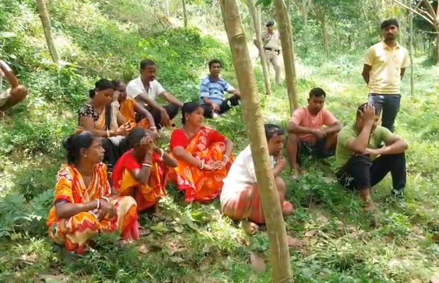 কুঞ্জবনে একই গাছে যুবক ও গৃহবধূর ঝুলন্ত দেহ উদ্ধার, চাঞ্চল্য কল্যাণপুরে